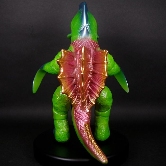 ブルマァクの「ガイガン」が新たに「ライトグリーン」となって飛来