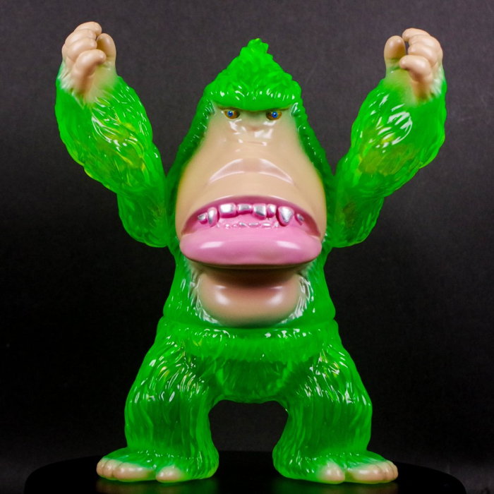 注目メーカー・アマくま製「宇宙猿バッキー」の「クリアーグリーン」が