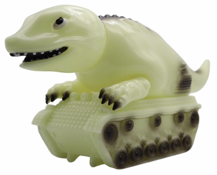 蓄光好き注目！ ELECTRIC TOYS製「恐竜戦車 3期カラー」は蓄光だ