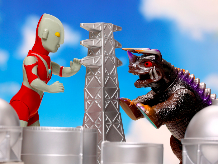 怪獣ソフビのディスプレイをステキにするマルサン製「ジオラマセット