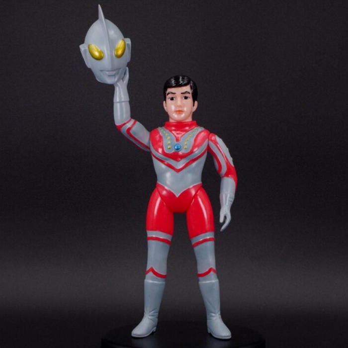 TSUBURAYA CONVENTION 2025」ブルマァクの新作5点が墓場の画廊ブースに