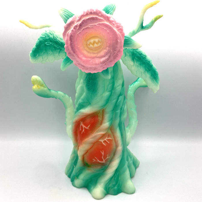 ゴジラ・ストア限定！ マルサンから芦ノ湖の夜に輝く「花獣ビオランテ