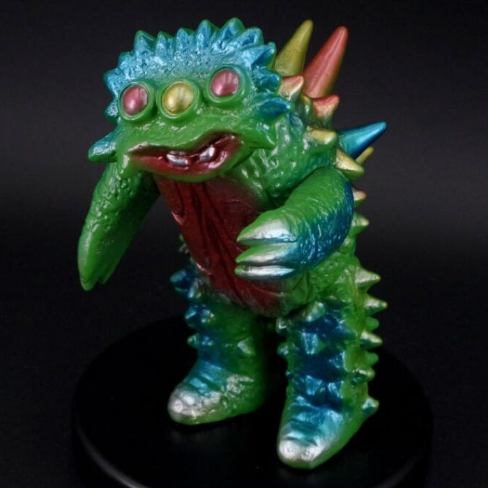 ブルマァクの「電波怪獣ビーコン」がレトロな装いで登場！ | sofvi.tokyo