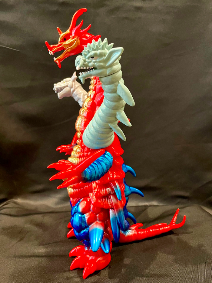Y・MSF最新作は『ウルトラマン80』から「三つ首怪獣ファイヤードラコ