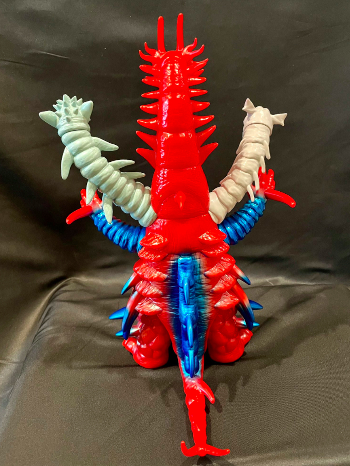 Y・MSF最新作は『ウルトラマン80』から「三つ首怪獣ファイヤードラコ