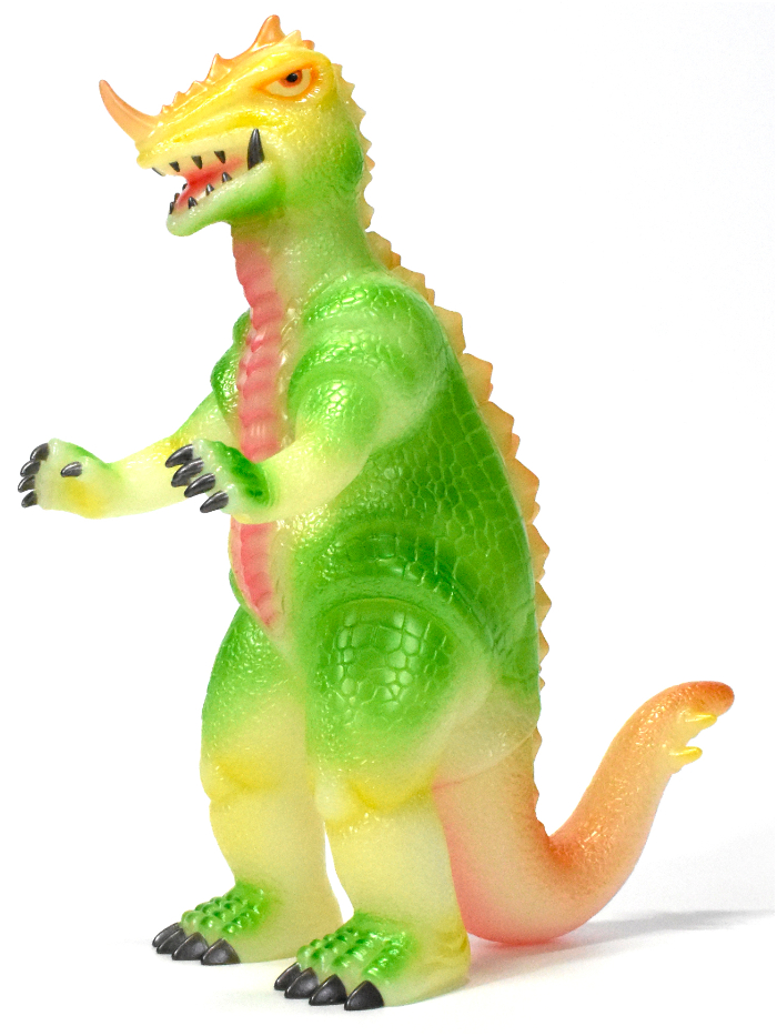 新ギャラリーオープン記念！ 「大怪獣ヨンガリ」の暗闇で妖しく光る