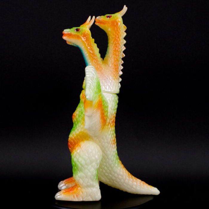 宇宙超怪獣」が光り輝く！ ブルマァクの「キングギドラ」が蓄光成型