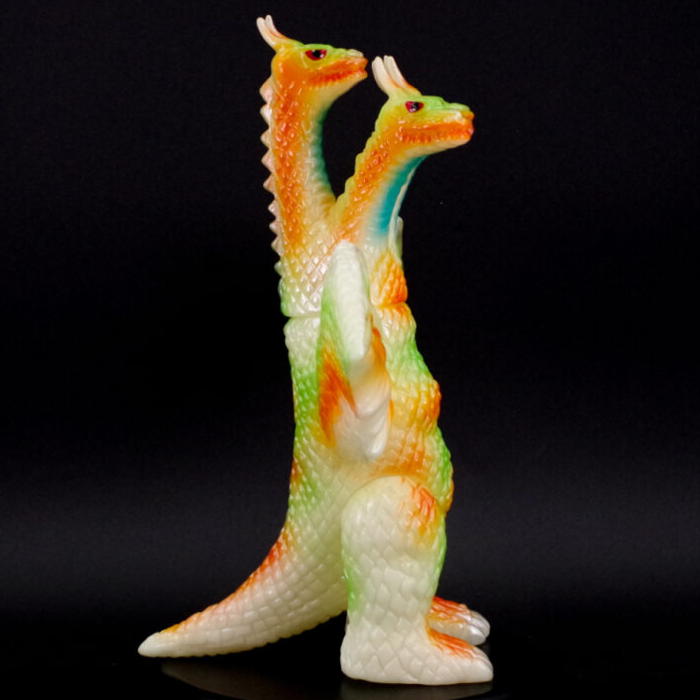 宇宙超怪獣」が光り輝く！ ブルマァクの「キングギドラ」が蓄光成型