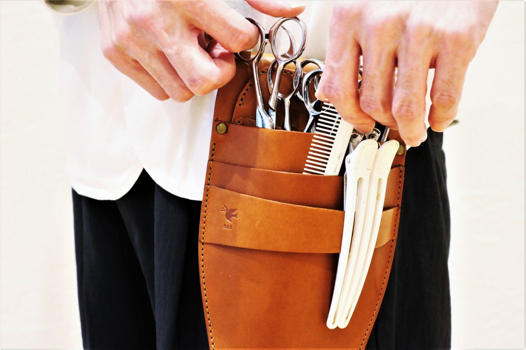 仕事道具×革】美容師・トリマーの大切なハサミを預かるシザーケース