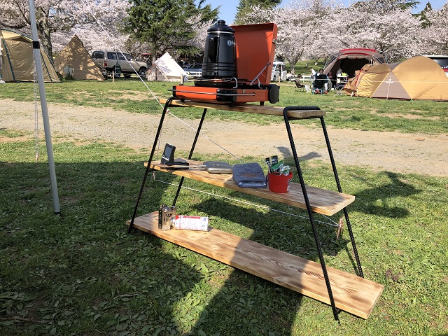 FSC製のアイアンラックでキャンプをおしゃれに！～有名キャンプブログ