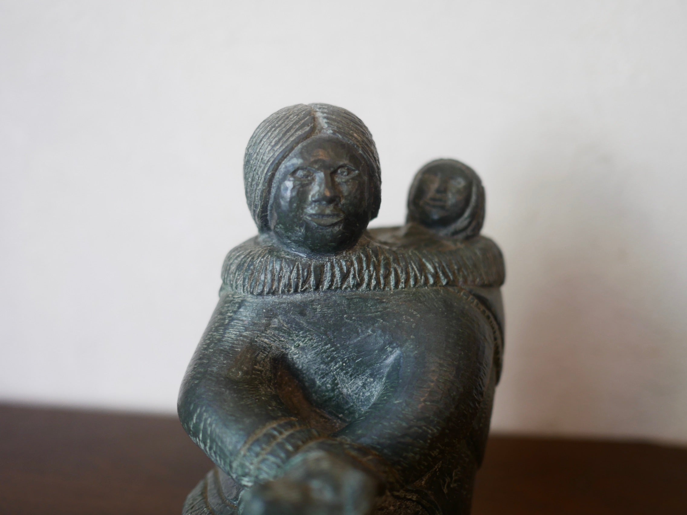 WE A WOLF ORIGINAL【イヌイット親子と犬】The wolf sculptures