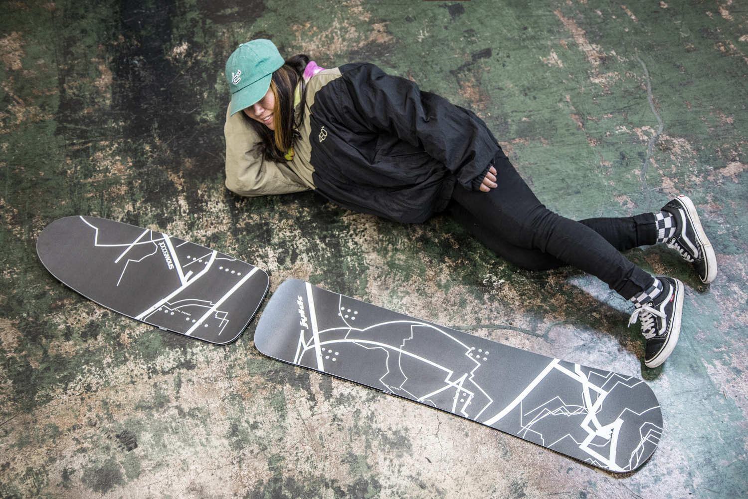 人気シェイプのAP-2ボード 今期モデルの3グラフィック”Flash