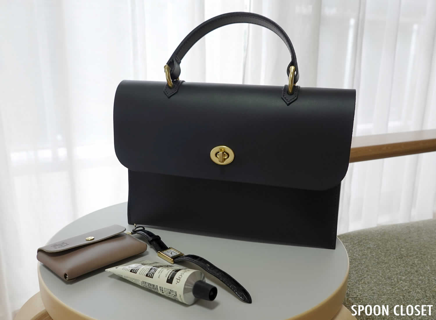 Mimi「2WAYハンドバッグ HEBE」の収納例・バッグの中身【ミミベリー】