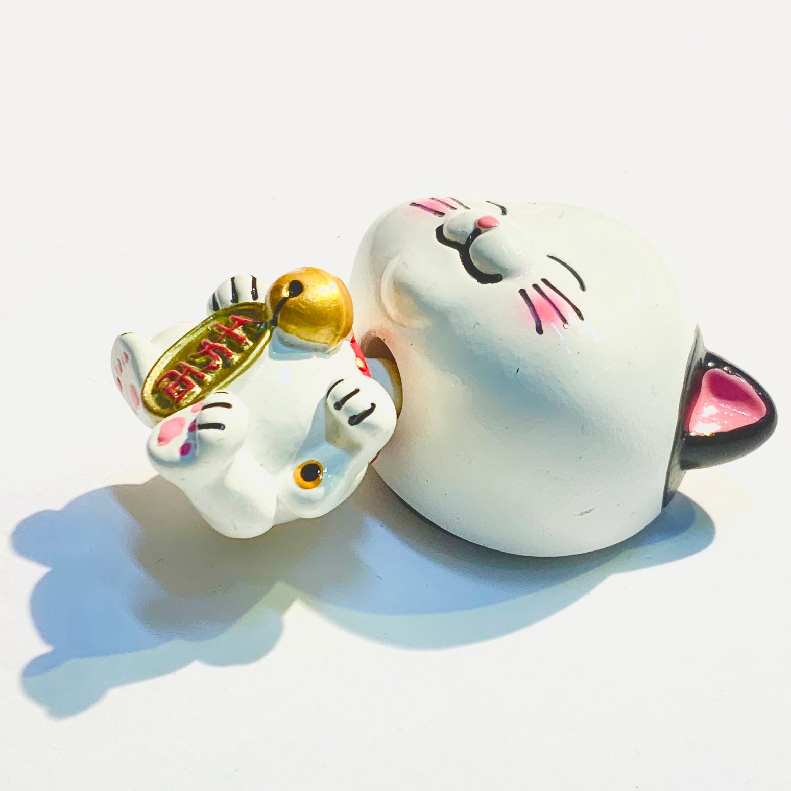 揺れる ふりふり マグネット 招き猫 Lucky cat 開運 ご当地 東京 日本