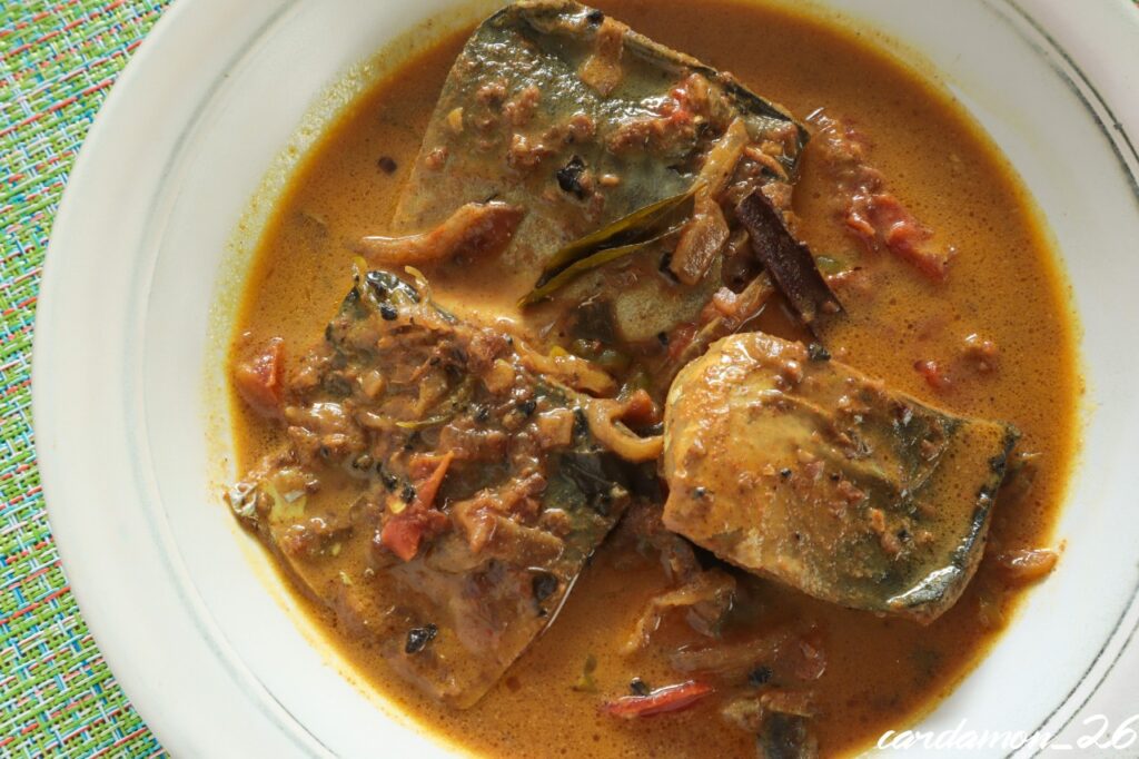 サバを味わう、スリランカ風サバカレー(ミリスマール) – スパイスフル