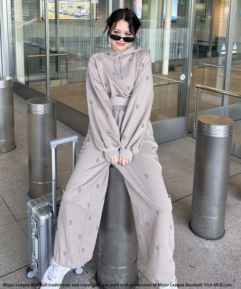 MLB】総柄刺しゅうロゴフーディセットアップ｜BACK TO THE FIELD