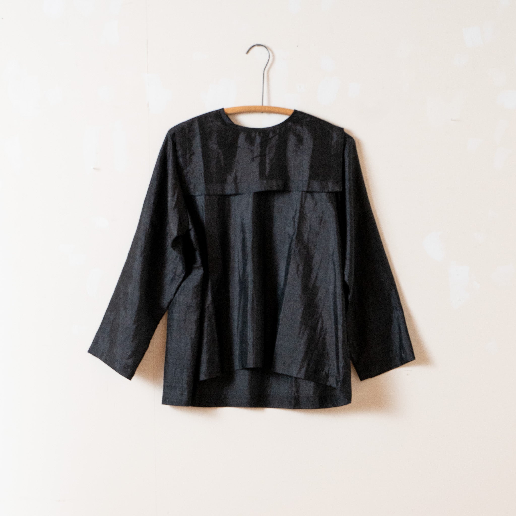 BUNON (ブノン) セーラー ブラウス – HEN.