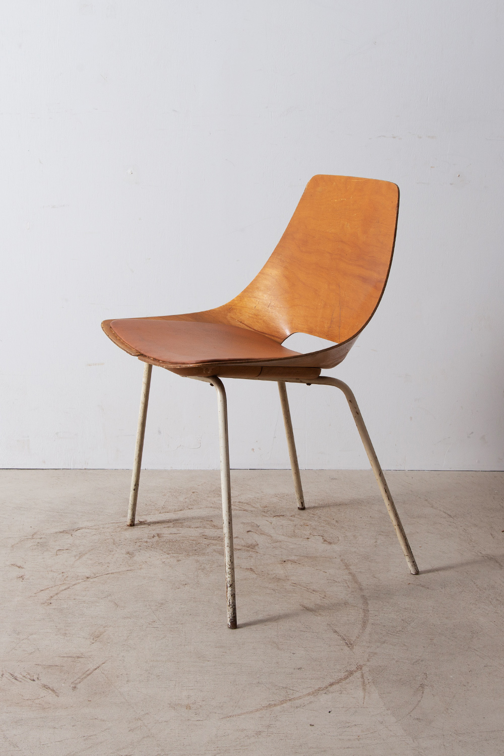 stoop | Tonneau Chair by Pierre Guariche for Steiner