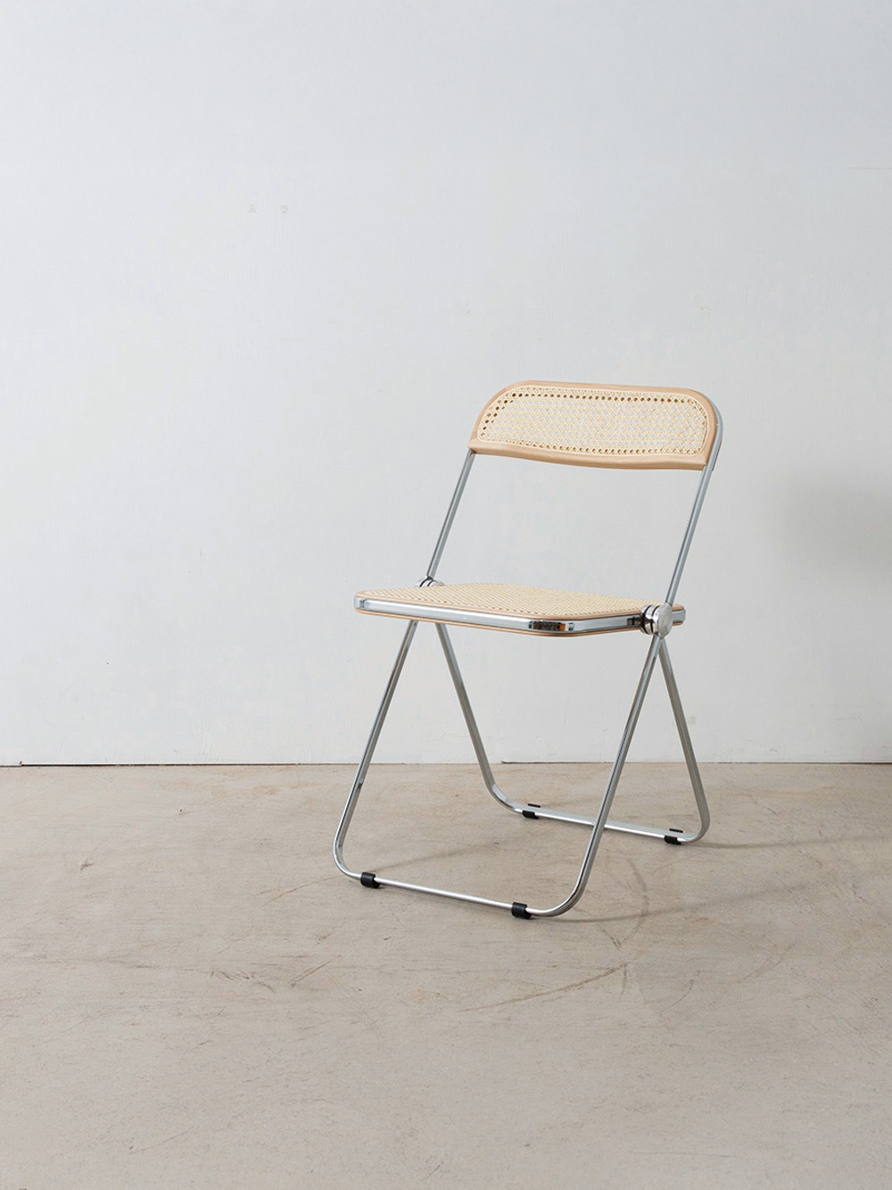 stoop | Plia Chair by Giancarlo Piretti for ANONIMA CASTELLI in