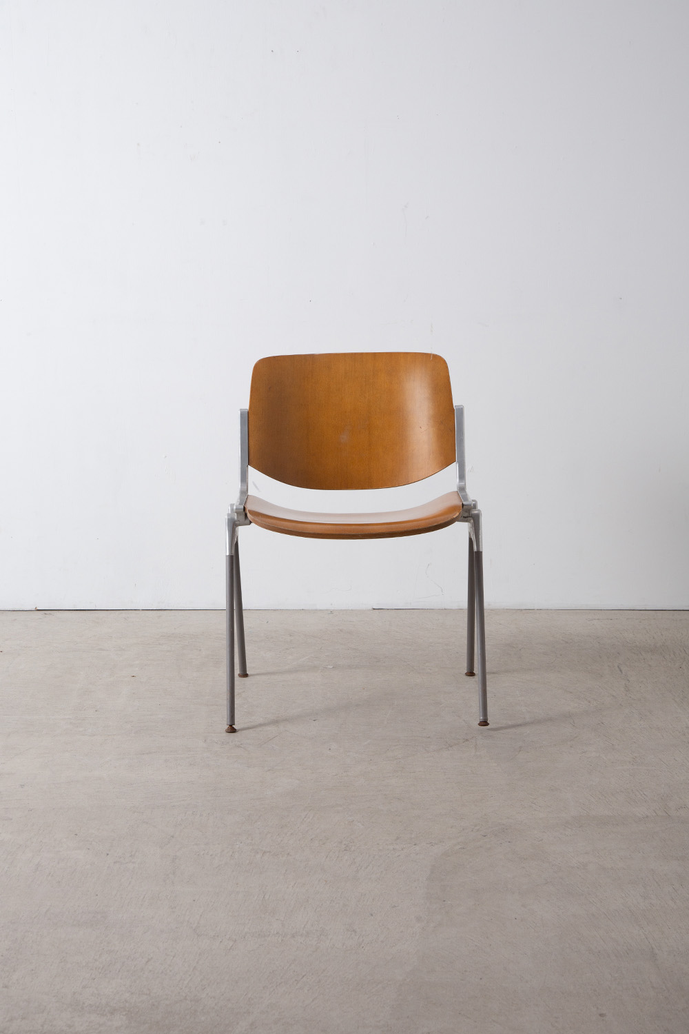 stoop | DSC 106 Chair by Giancarlo Piretti for Castelli in Wood