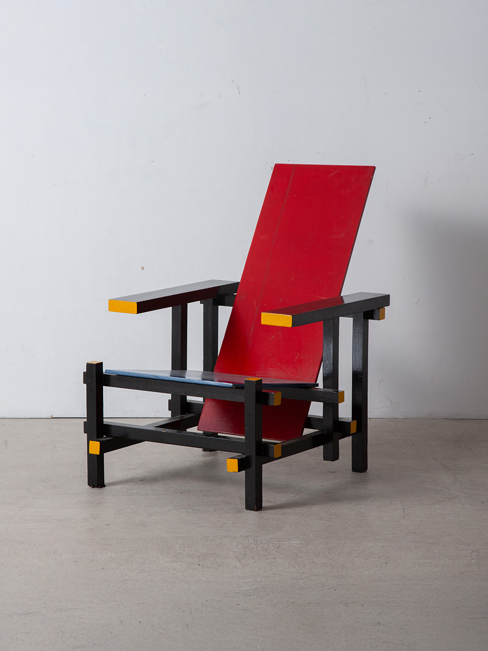 stoop | Red and Blue Chair Attribute to Gerrit Thomas Rietveld in Wood
