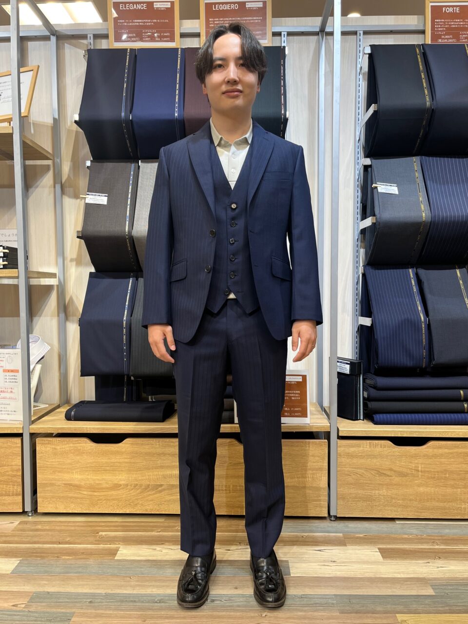 ネイビー・シャドーストライプスーツ【WILLIAM LAYCOCK】-セントシティ