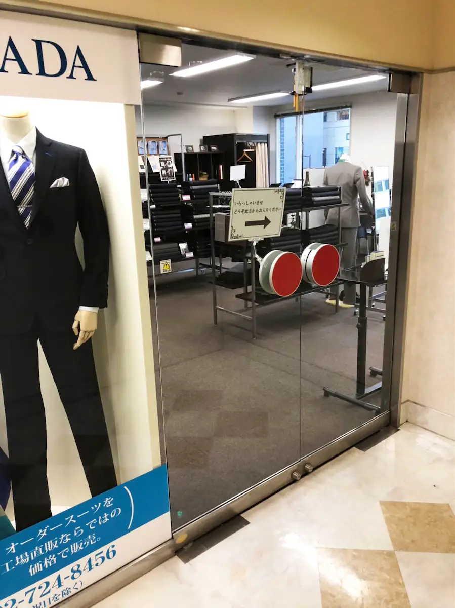 シックなブラウンストライプスーツ-福岡天神店スーツコレクション