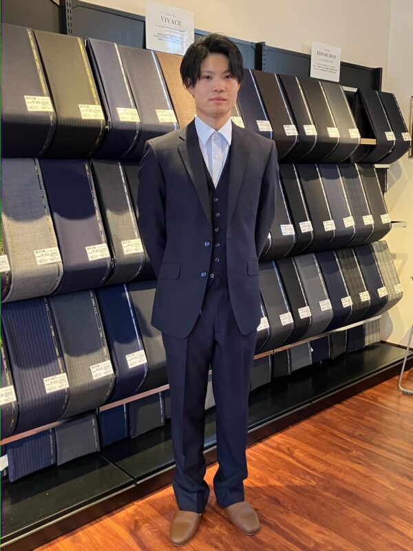 色んなシーンで活躍間違いなしのダークネイビースーツ！-福島郡山店