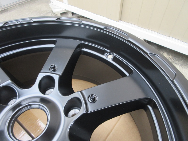 トライトン】カスタムホイール VERZ-KROSS X6 ｜ KUHL(クール)