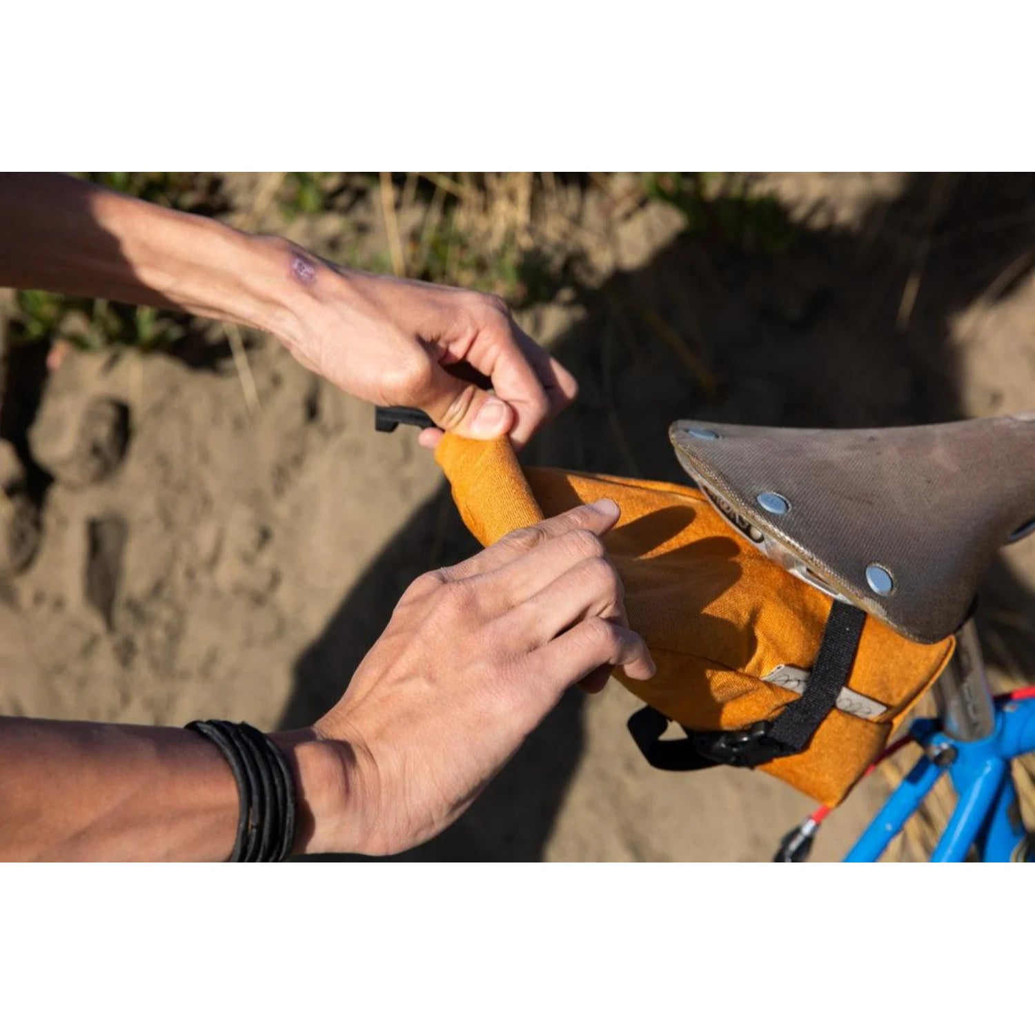 OUTER SHELL ADVENTURE / Rolltop Saddlebag – 京都の自転車屋 CYCLE