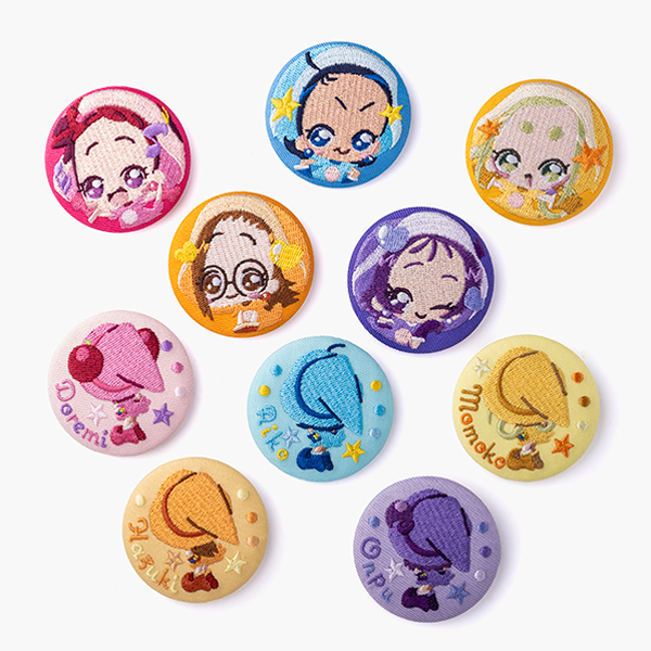 おジャ魔女どれみ】刺繍缶バッジ（全10種ランダム1個）: 雑貨｜東映