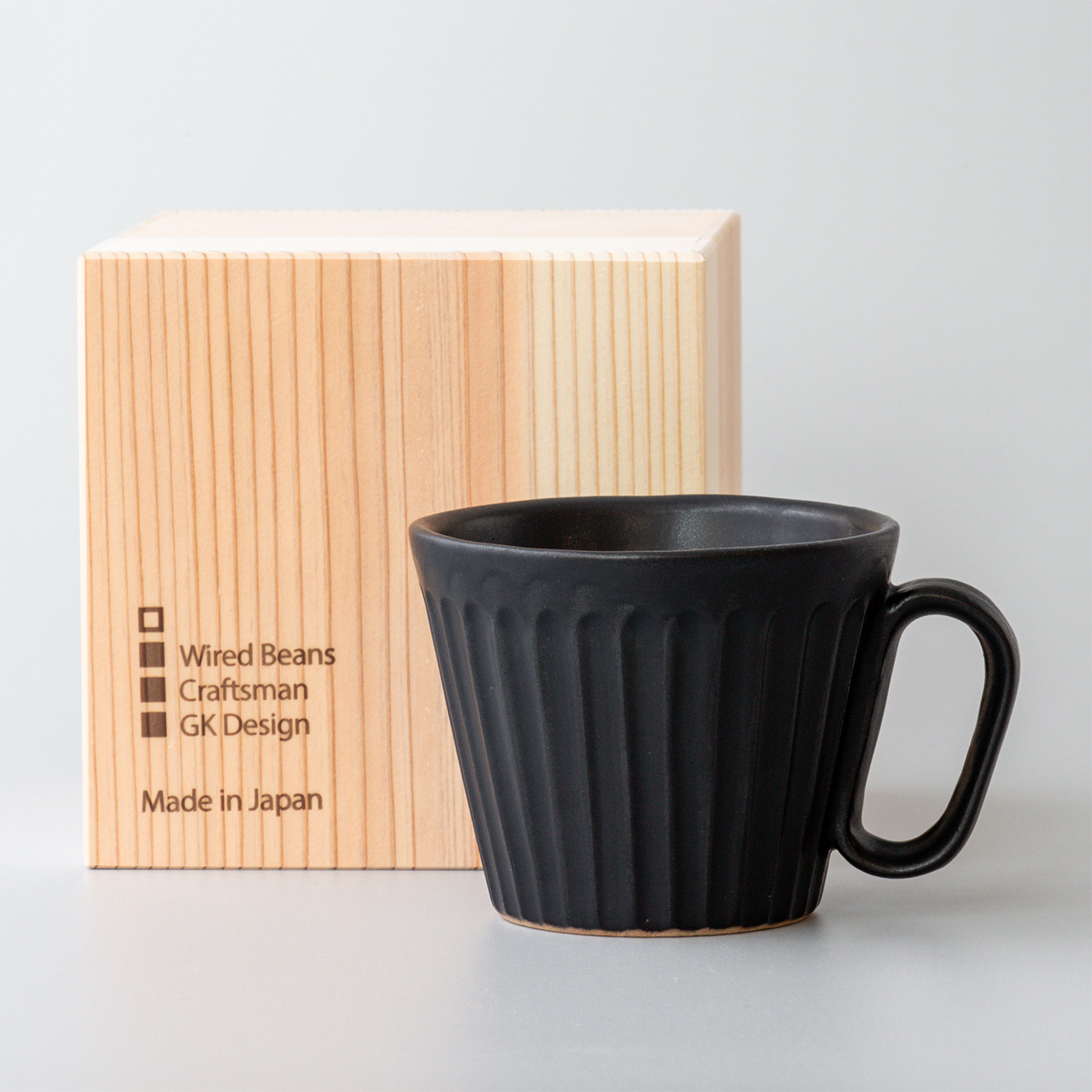 杉箱入り】生涯を添い遂げるマグ 笠間焼 しのぎ ブラックマット