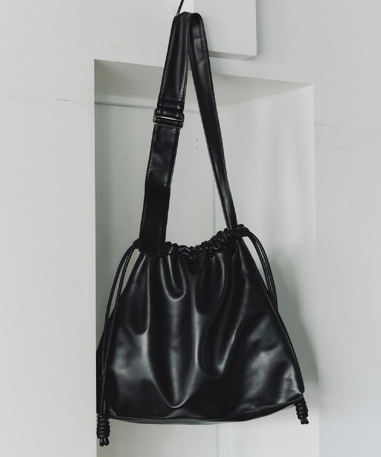 ルーズビッグショルダーバッグ／たすき掛け／ビッグ／A4サイズ収納可能