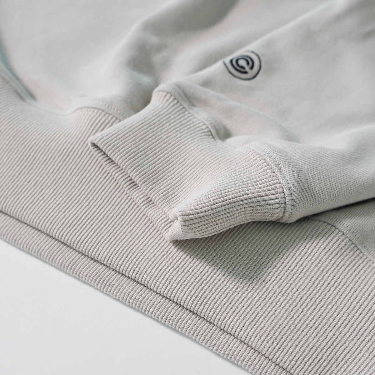 30th Anniversary Sweatshirt – ワーナーミュージック・ストア