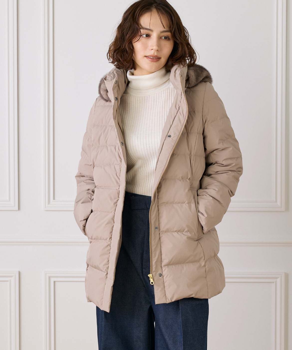 ミドル丈 フェイクファーフードダウンコート｜INED（イネド