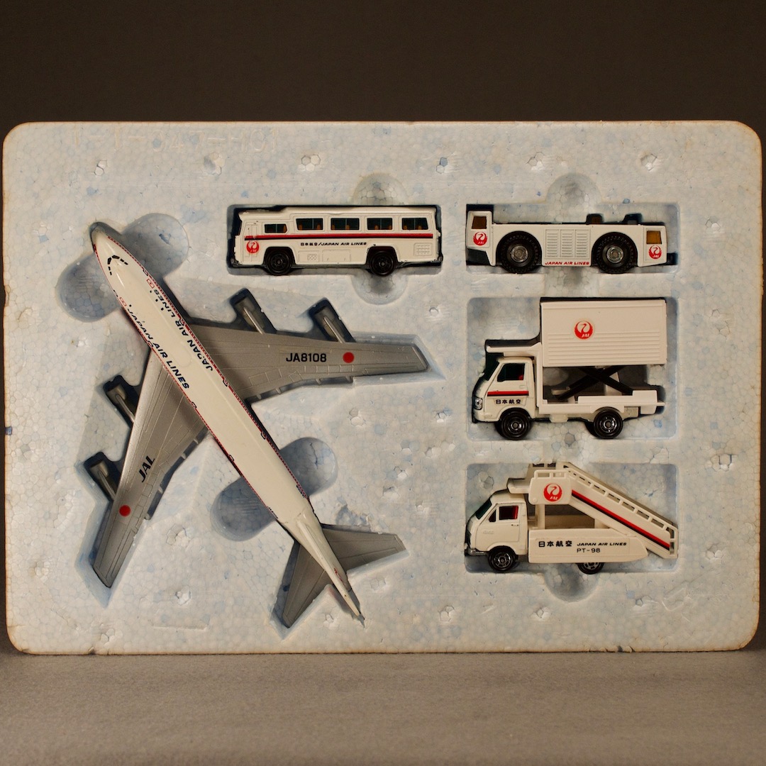 ミニカー トミカ 新空港セット JAL 日本航空 - いずみ洋行のストア
