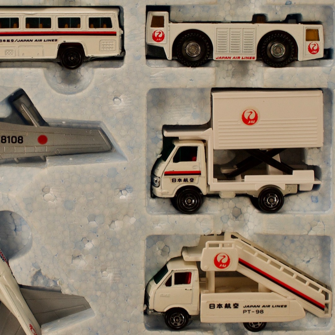 ミニカー トミカ 新空港セット JAL 日本航空 - いずみ洋行のストア