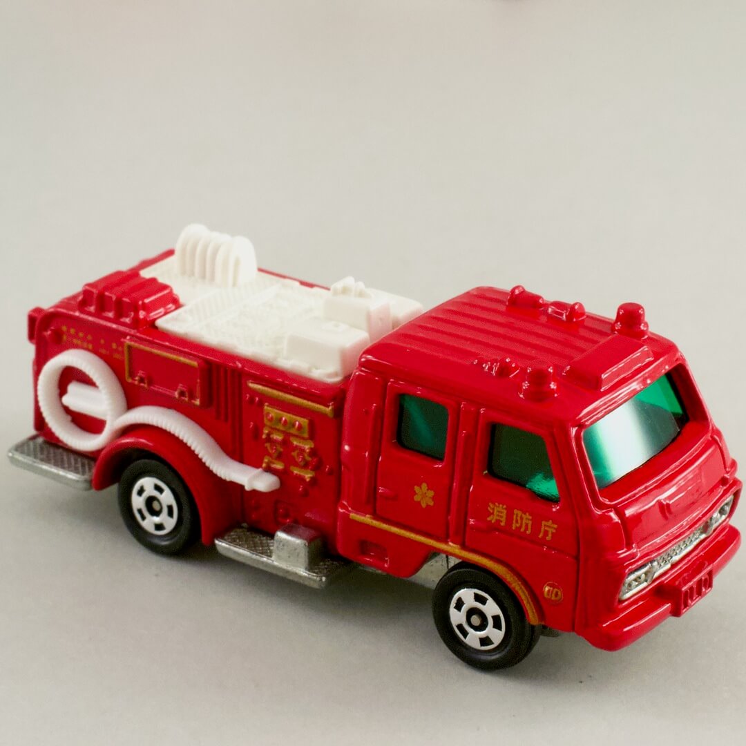 トミカ 日産（ニッサン NISSAN）ディーゼル ポンプ 消防車 1/90