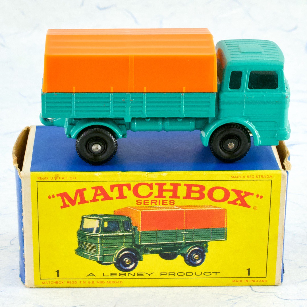 ミニカー イギリス マッチボックス（matchbox） メルセデス トラック