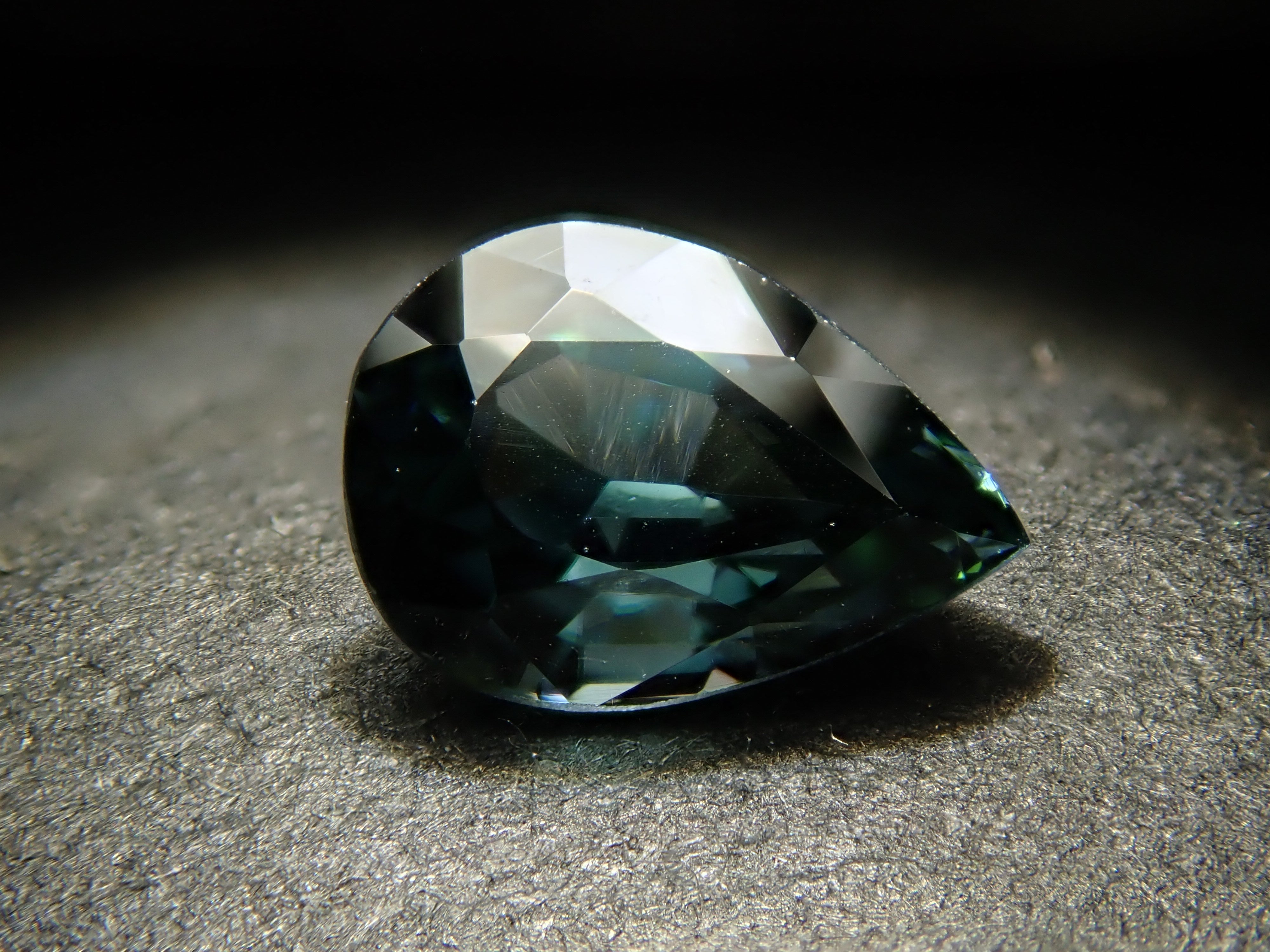 カラーチェンジジルコン 0.596ctルース