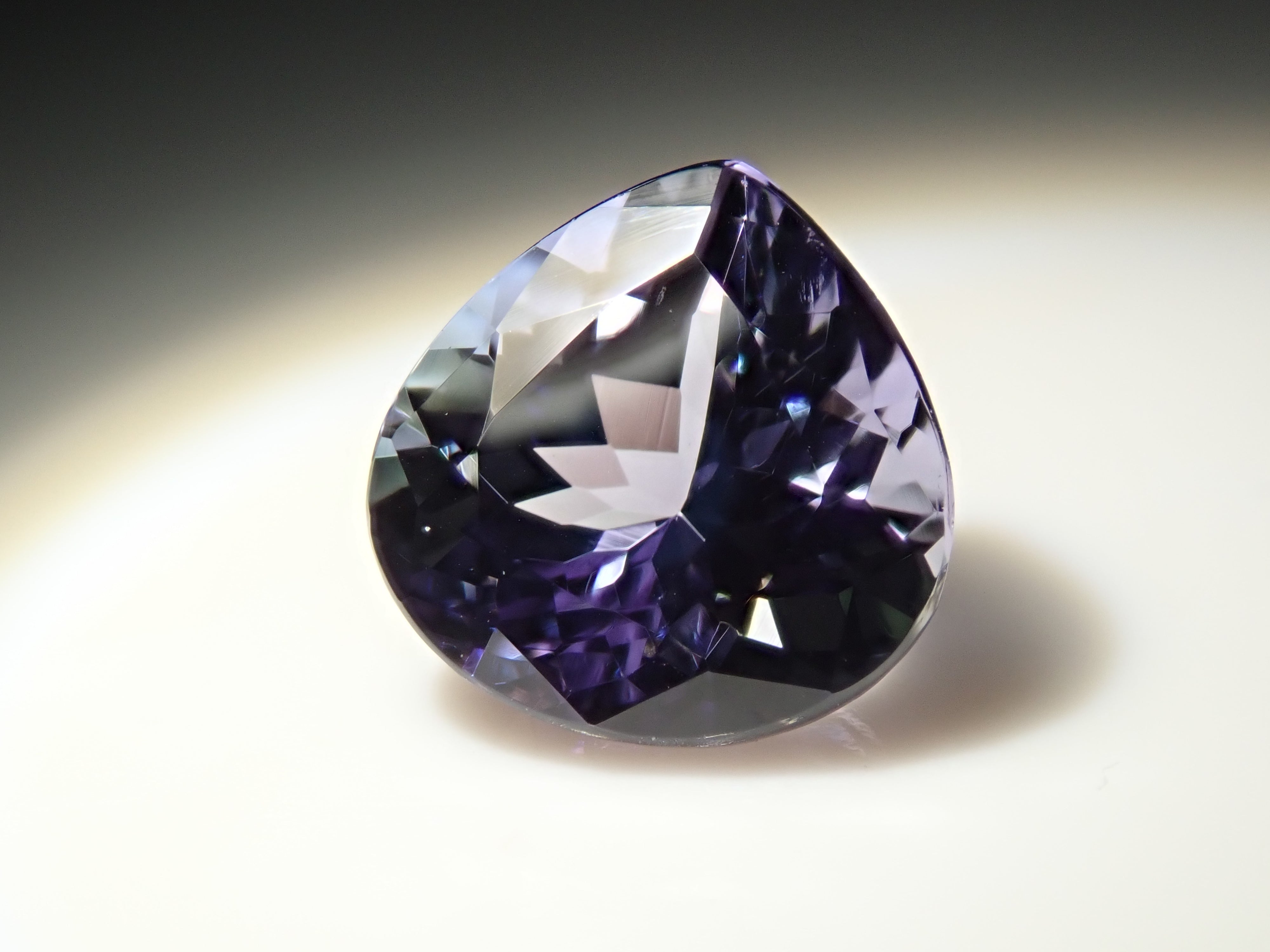 タンザニア産バイカラータンザナイト 1.284ctルース