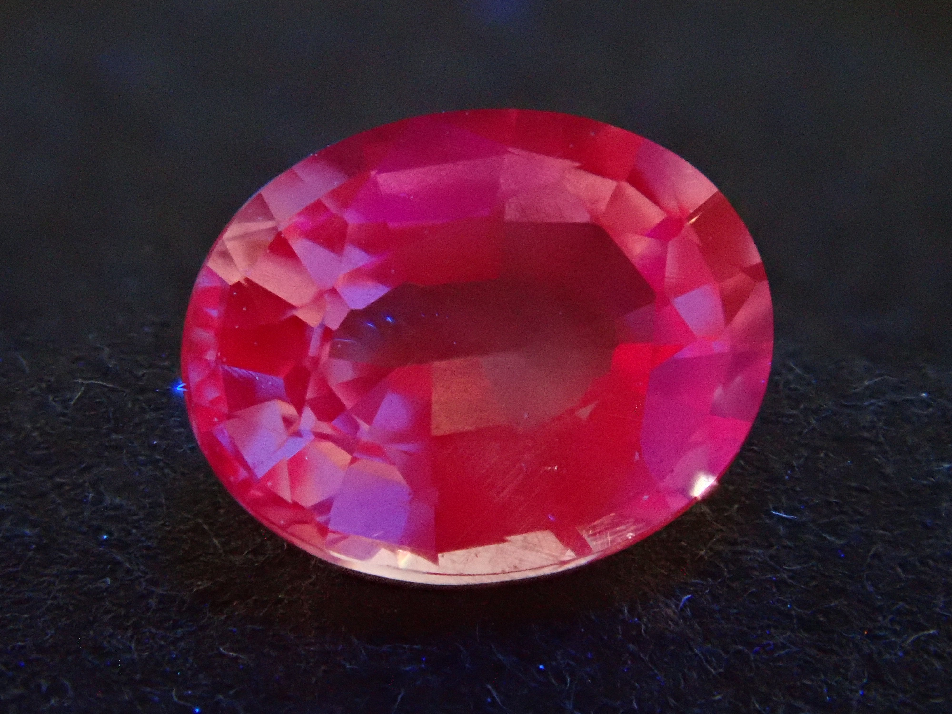 タンザニア産ドラゴンガーネット 0.746ctルース