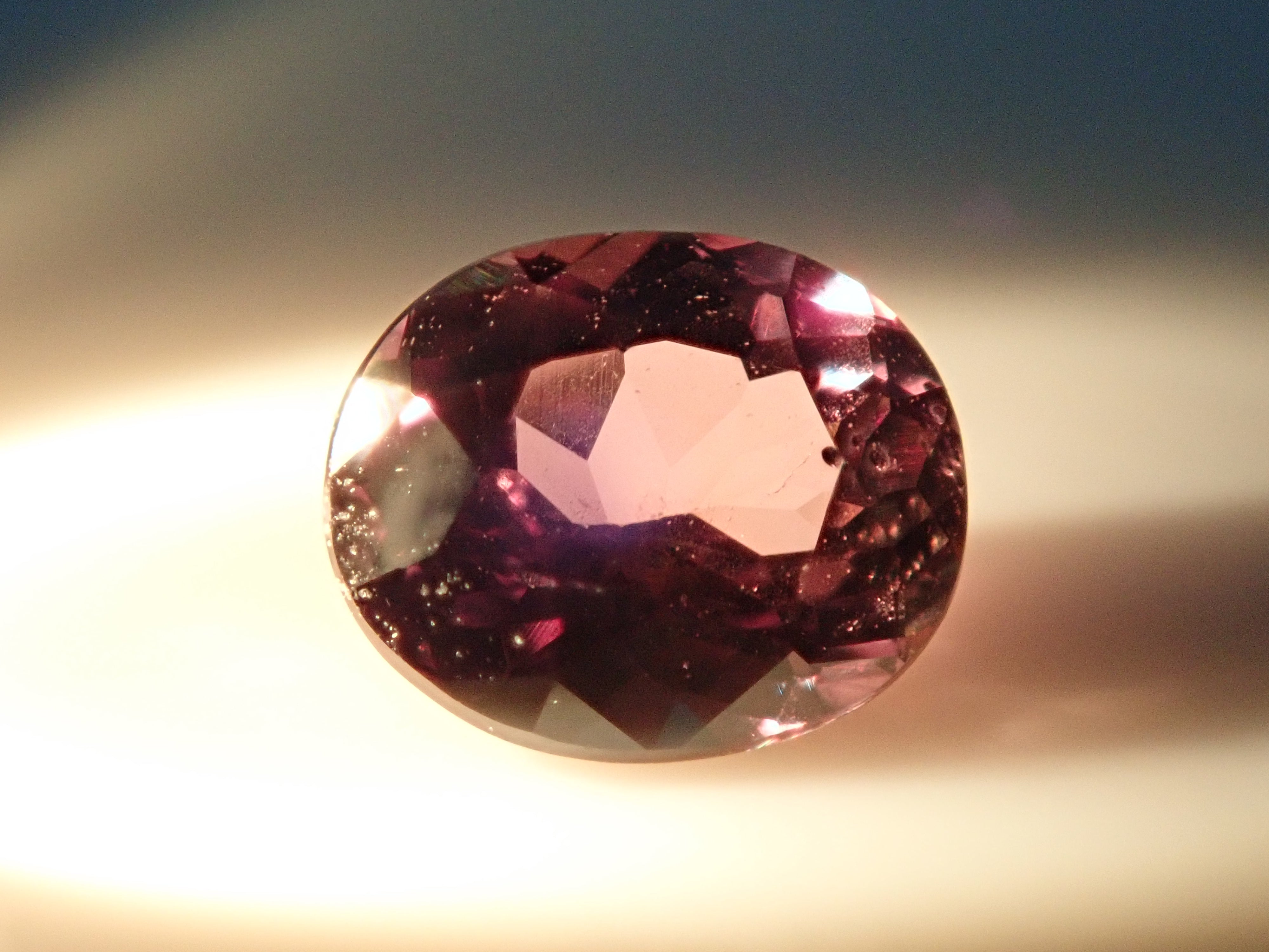 タンザニア産カラーチェンジサファイア 0.401ctルース