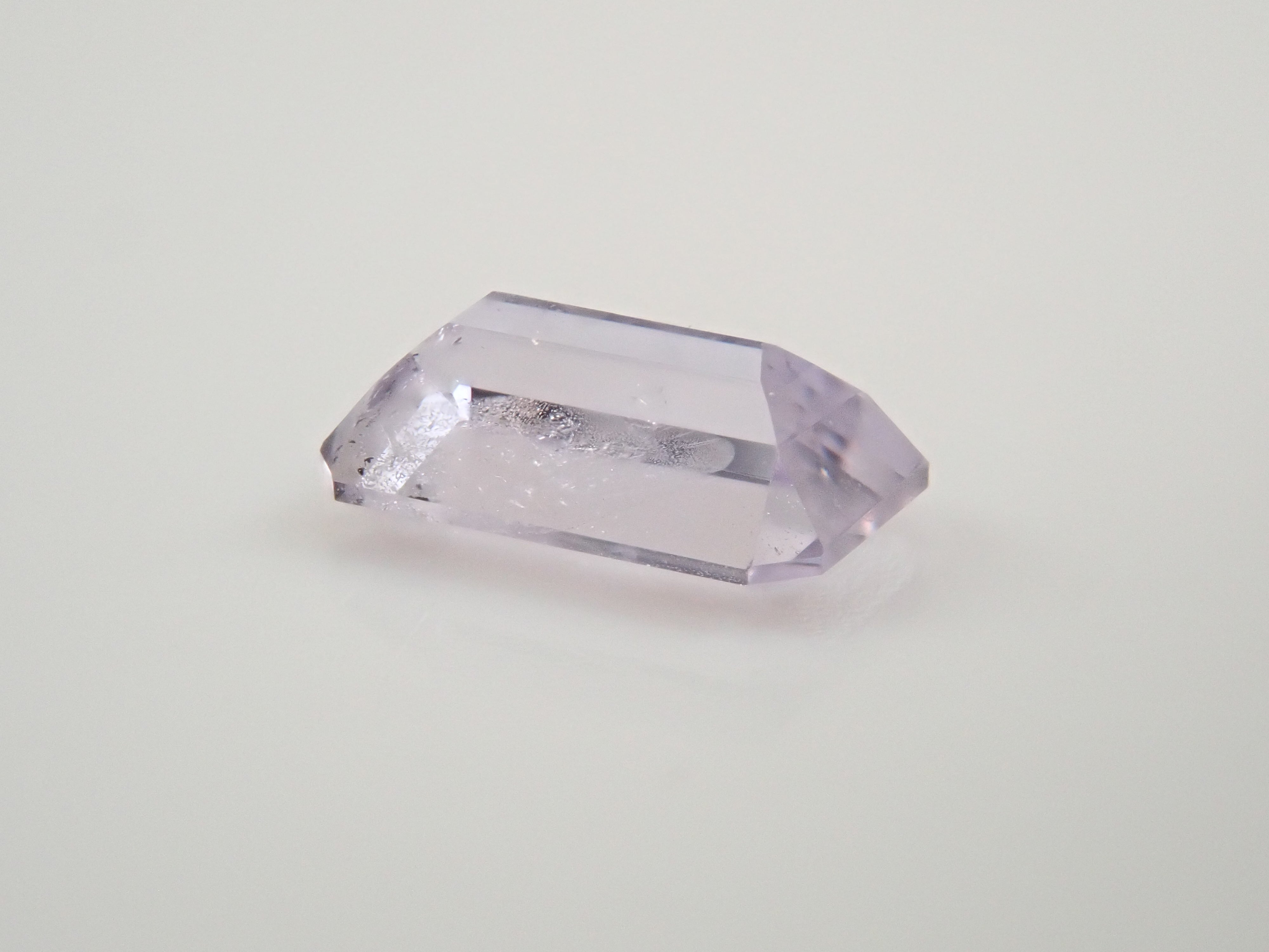 タンザニア産マグネシオアキシナイト 0.380ctルース