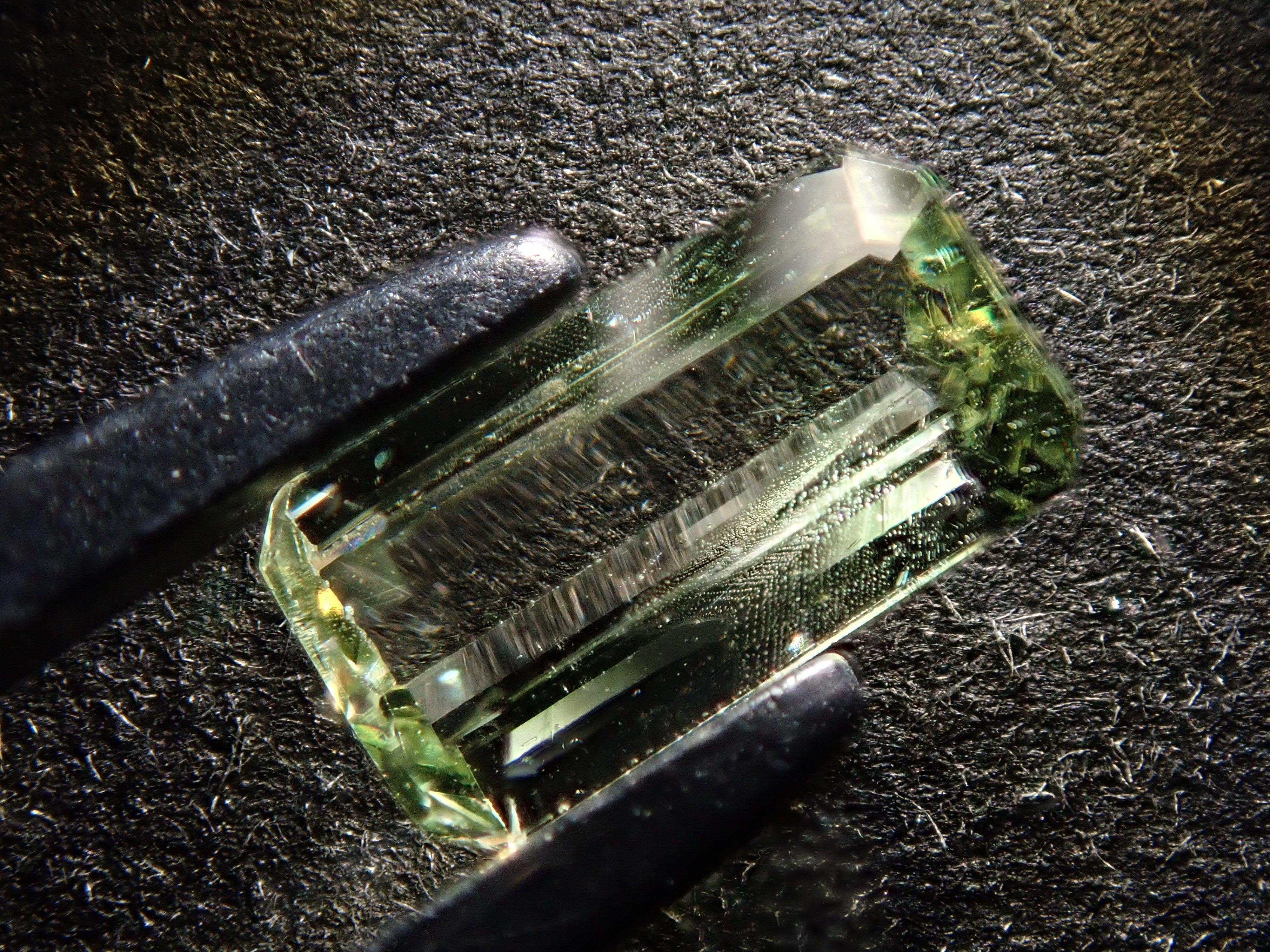 バイカラーグロッシュラーガーネット 0.782ctルースのネット通販。宝石