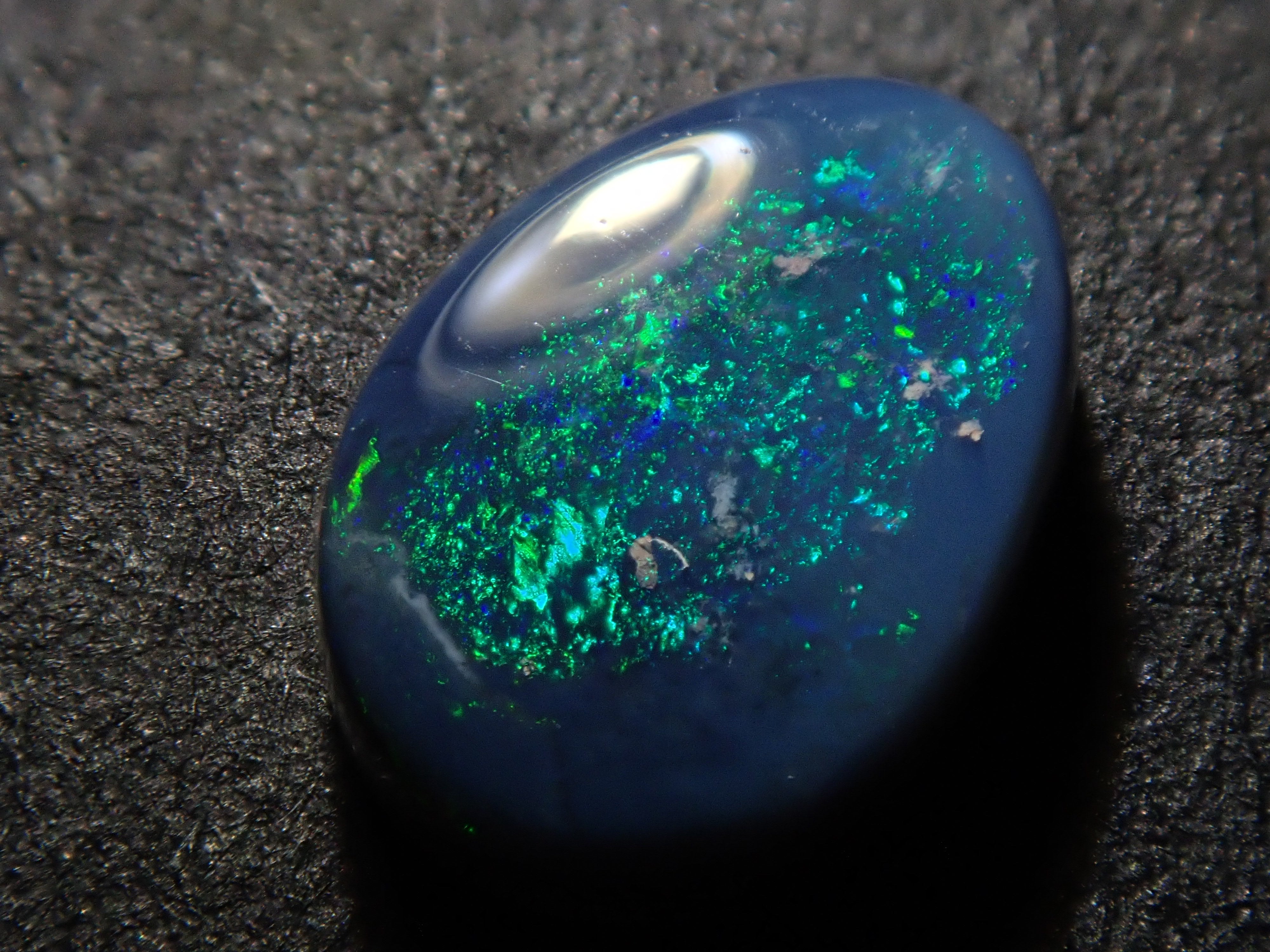 オーストラリア産ブラックオパール 0.660ctルース