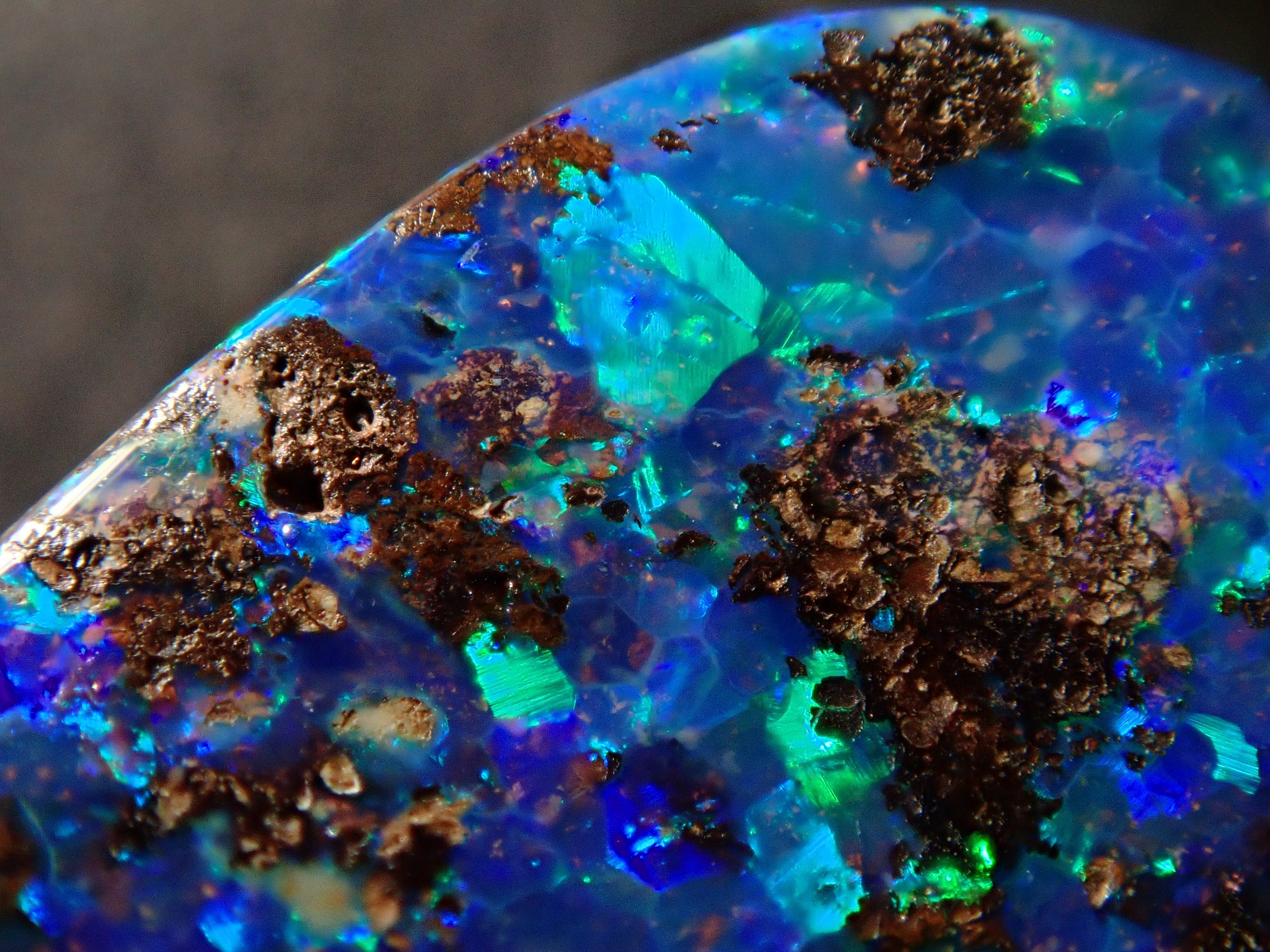 オーストラリア産ボルダーオパール 7.680ctルース