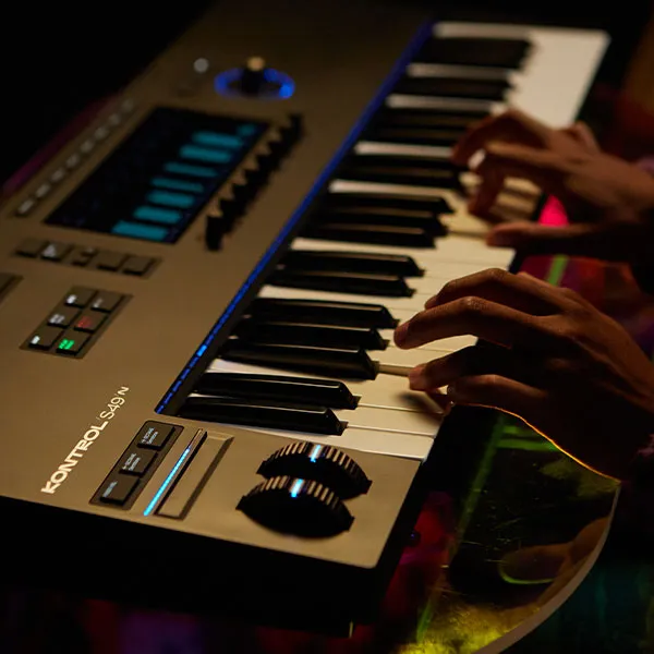Native Instruments KONTROL MIDIキーボード S49 MK3 正規輸入代理店