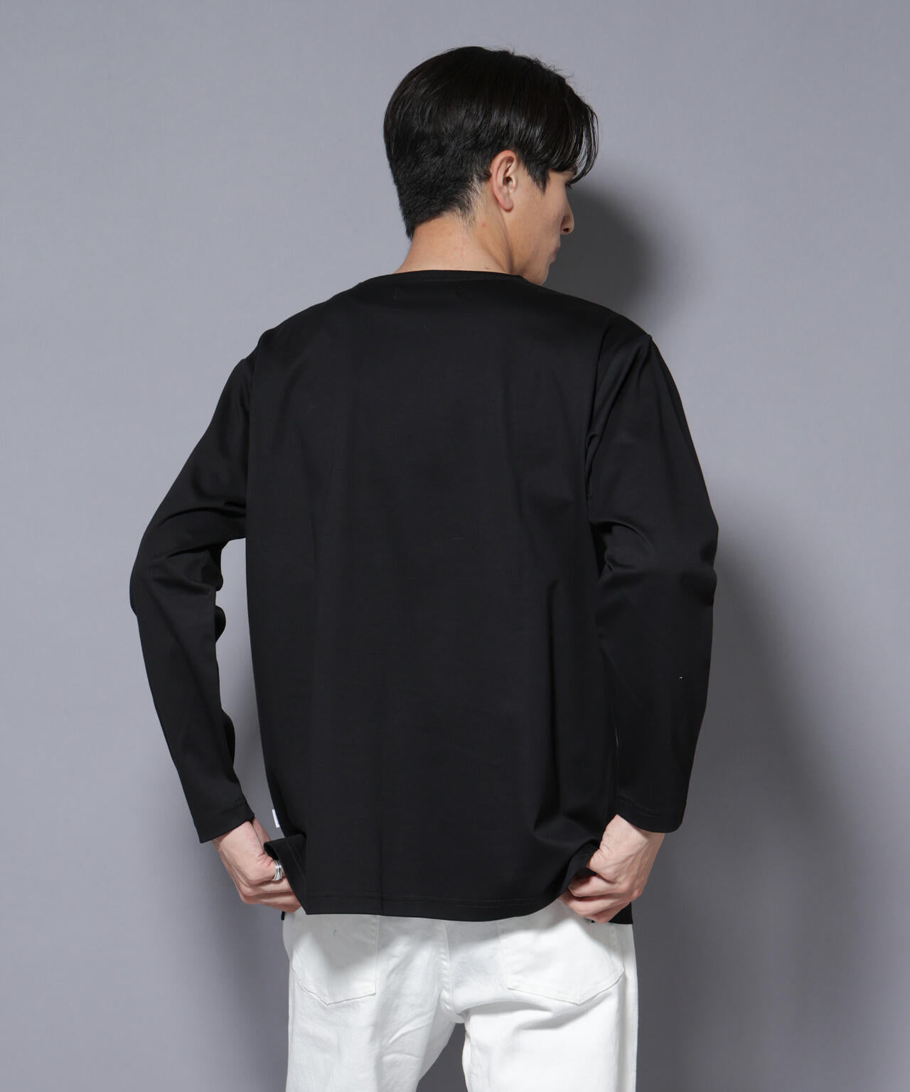 NJ/CLUB｣モクロディ ボートネック サイドスリットTシャツ