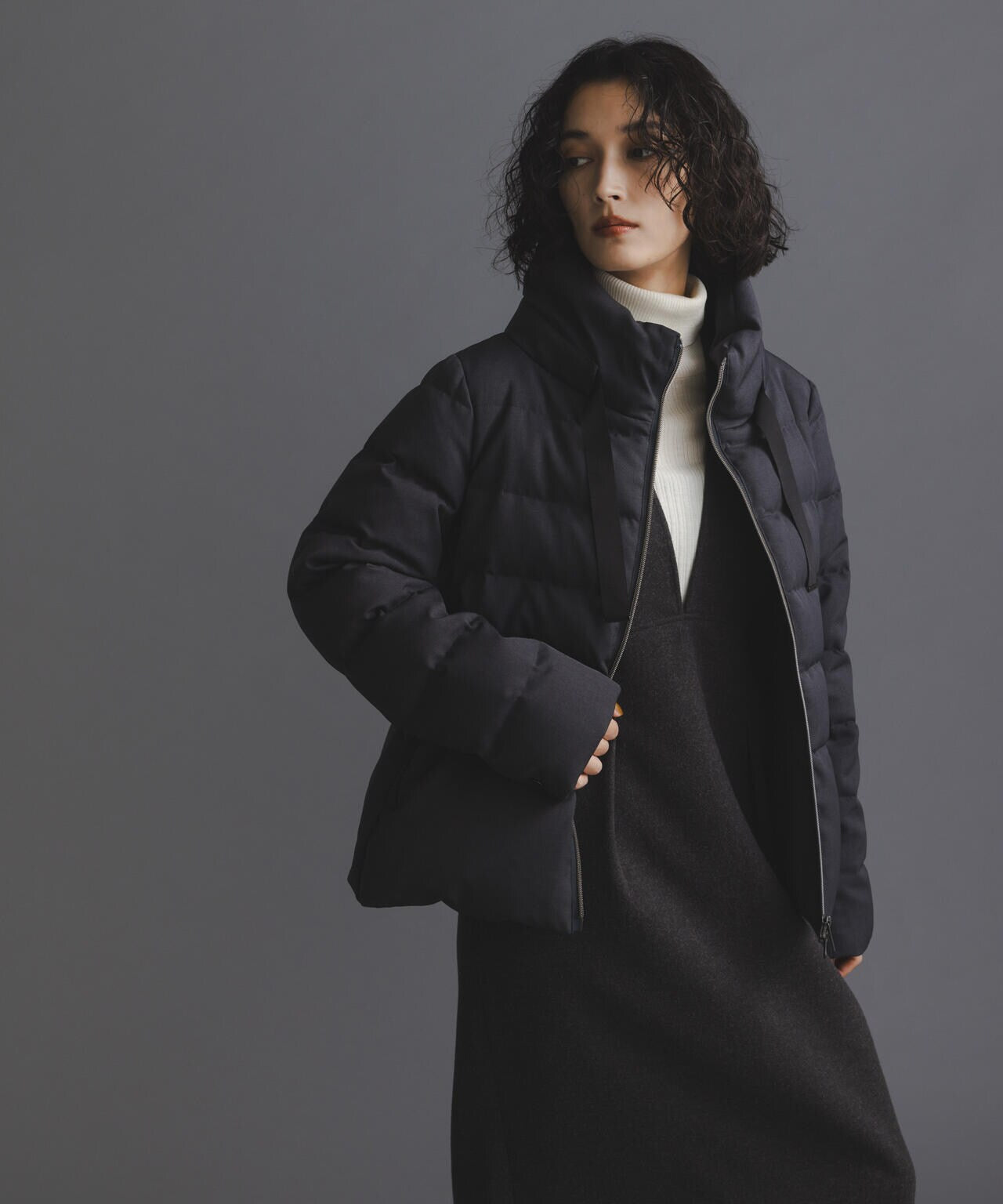 西川ダウン (R)」 サージス タンドカラー ショートダウン